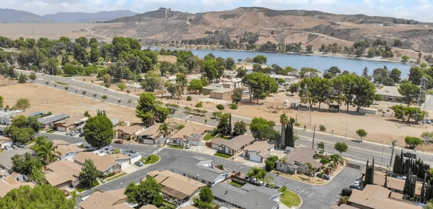 31820 Marcasite Ln, Castaic, CA 91384